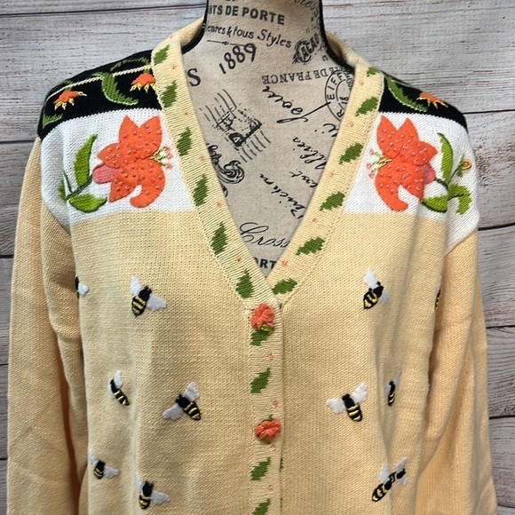 Storybook Knits Cardigan Sweater “Bee Lines” Bumblebee Embellished Floral Lg - Picture 2 of 10